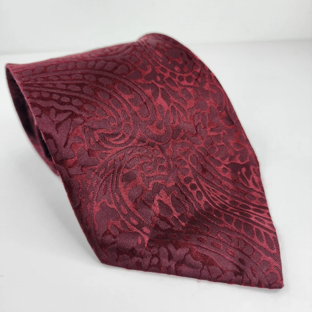 CALVIN KLEIN Red Silk Tie.